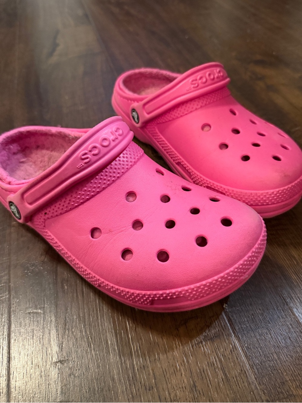 CROCS Fuzzy Lined Clogs Bright Pink